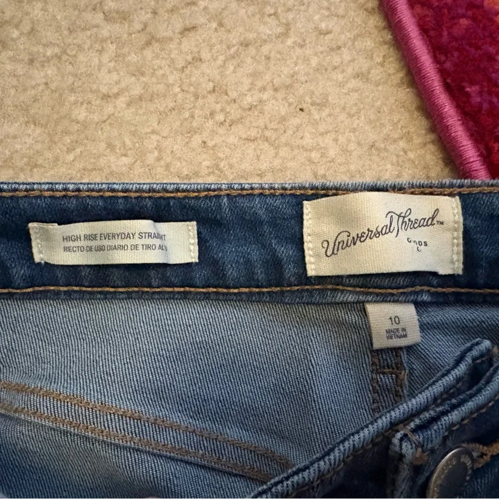 Universal Thread High Rise Everyday Straight Jean - Picture 4 of 6